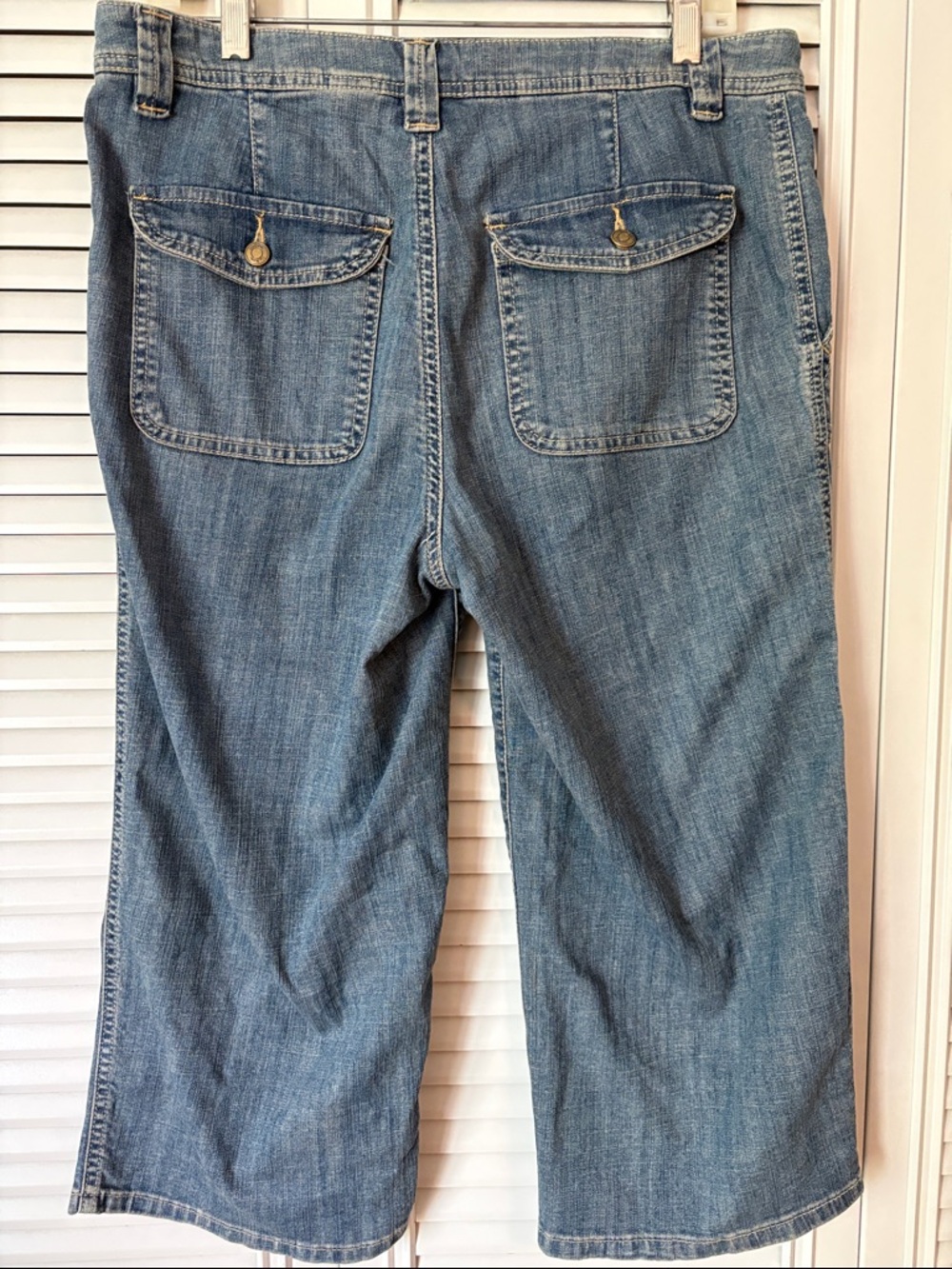 Liz&Co. Denim Drawstring Waist Capri Length Pants - Lt. Blue Women’s Size 6-8 - Picture 2 of 10